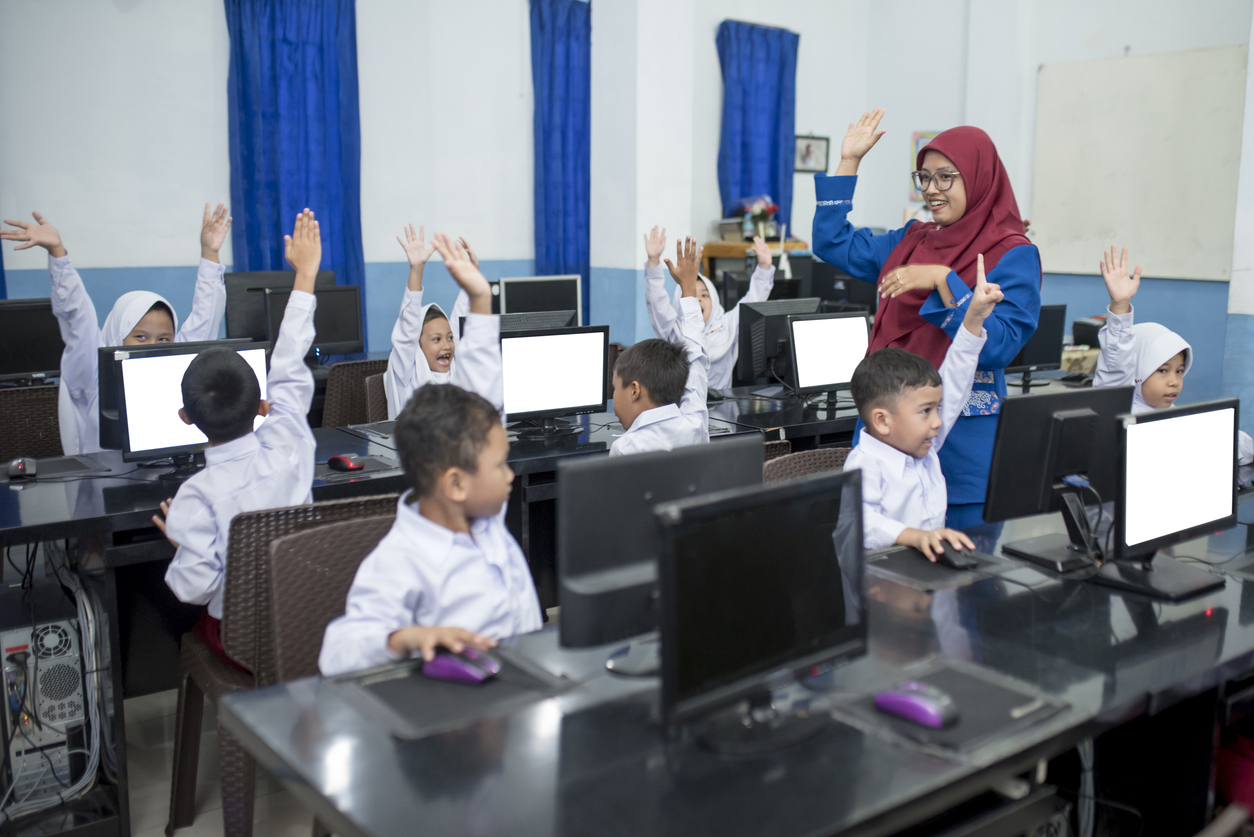 Support East Java elementary school renovation cost
